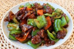 The method of stir frying sauce beef with green peppers