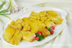 The recipe for Hakka salted chicken