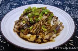 The method of mixing eggplant with sauce