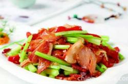 The method of stir frying celery with preserved meat
