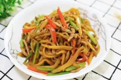 The method of making shredded meat and pickled vegetables