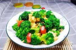 The recipe for stir frying broccoli and eggs