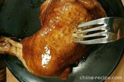 The method of braising chicken legs in an electric rice cooker