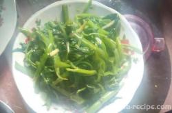 The method of stir frying water spinach