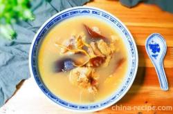 Method for making mussels, pupae, cordyceps, seaweed bone soup