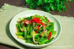 The method of stir frying asparagus