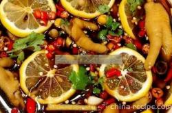 The recipe for making lemon flavored sour and spicy chicken feet