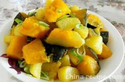 The method of stewing pumpkin and potatoes