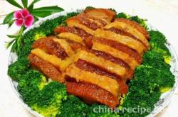 The method of making taro braised pork