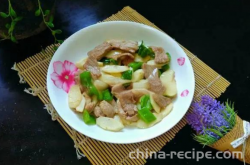 The method of stir frying yam with sliced meat