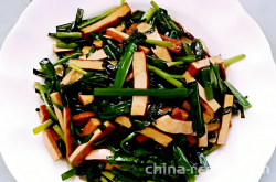 How to stir fry dried tofu with leeks