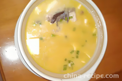 The recipe for making fish head in a clay pot