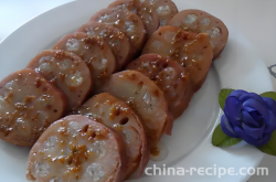 The method of making osmanthus, glutinous rice, and lotus root