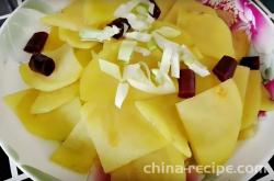 The method of chopping pepper and potato slices