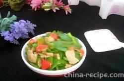 The method of stir frying green peppers with sliced meat