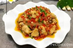 The method of steaming chicken wings with chopped peppers