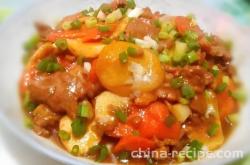 The method of stir frying bamboo shoots with sliced meat