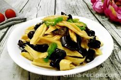Stir fried Rolls of dried bean milk creams with Black Fungus