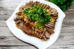 The method of making braised pig tongue