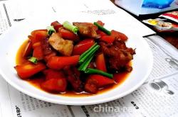 The recipe for burning pork ribs with carrots