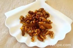 The recipe for amber walnut kernels