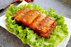 The method of making fish with tomato sauce
