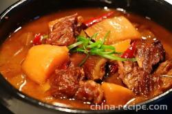 The method of stewing beef brisket with radish