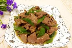 The recipe for stir frying beef with green peppers