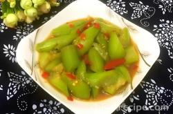 The method of chopping pepper and loofah