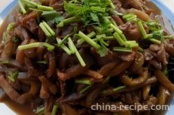 The method of stir frying eggplant with sauce