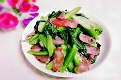 The method of stir frying mustard greens with sausage