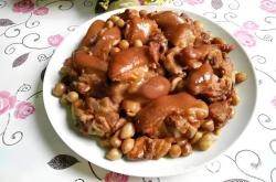 Recipe for Braised Pork Hand with Peanuts