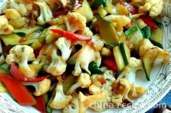 The method of stir frying cauliflower with vegetarian ingredients