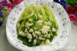 The method of stir frying lettuce