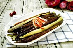 The method of soaking eggplant in oil