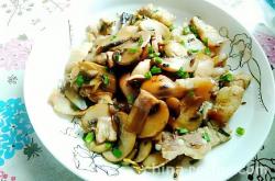 The method of stir frying meat with mushrooms