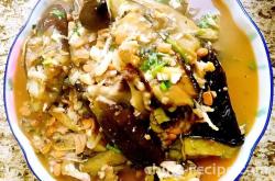 The method of stewing eggplant with catfish