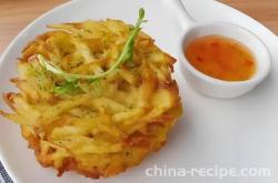 The method of making shredded potato cakes