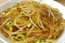 The method of stir frying vermicelli with bean sprouts