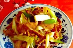 The recipe for stir frying pork with scallions