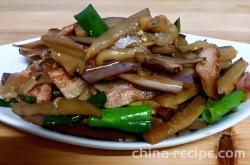 The method of stir frying eggplant with preserved meat