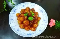 The recipe for making small potatoes with sauce