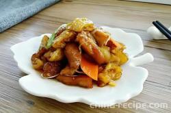 The method of cooking eggplant with meat slices