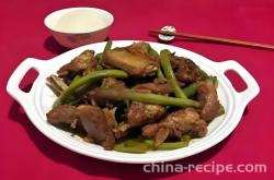 The method of stewing pork ribs with green beans