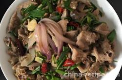 The method of stir frying pork lungs with onions
