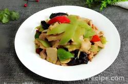 The method of stir frying lettuce with meat