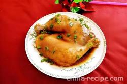 The method of steaming chicken legs with sauce aroma