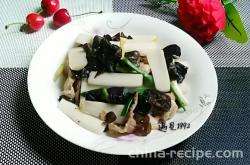 The method of stir frying meat with yam and fungus