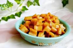 The recipe for sweet, sour and spicy diced lotus root