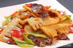The method of making sliced preserved pork and bamboo shoots